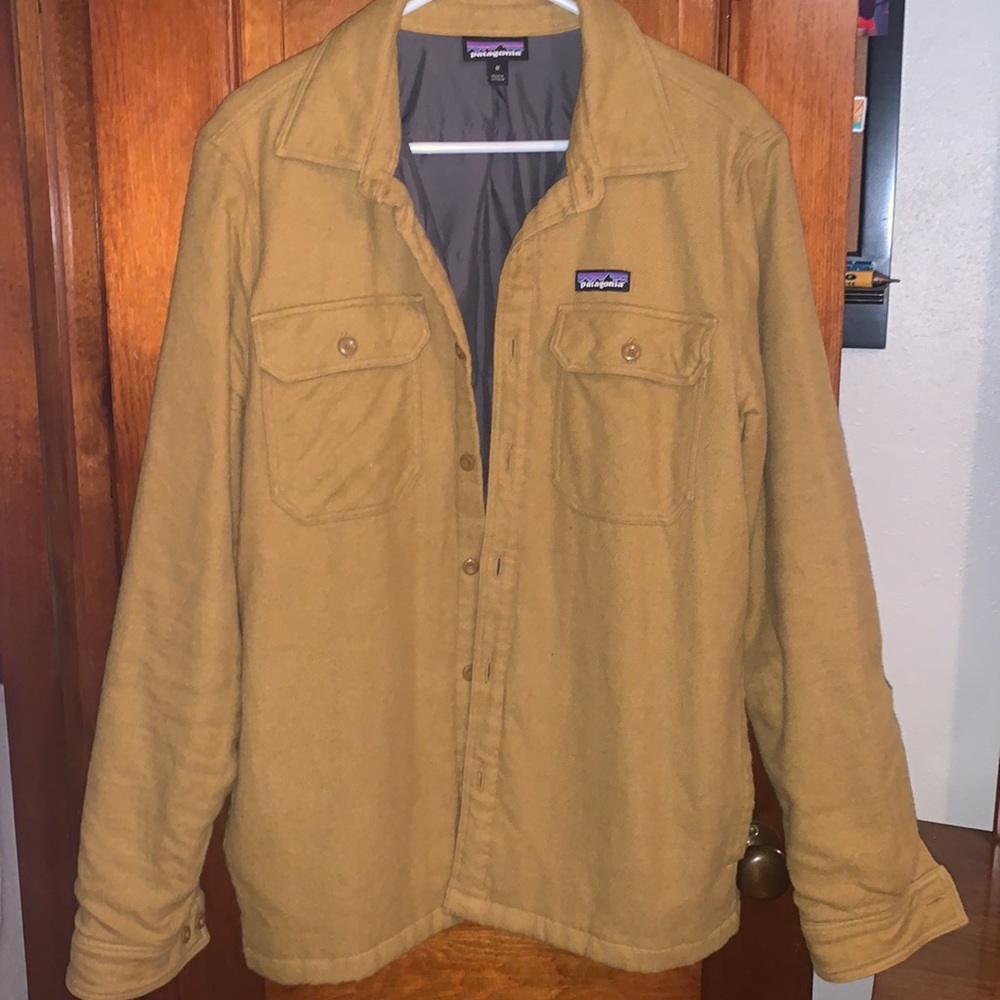 Men’s Patagonia Medium Insulated Shirt  Jacket Excellent Conditon